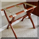 D17. Luggage stand. 